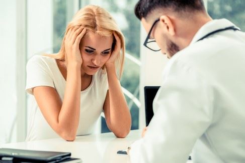 female medical malpractice victim speaking with doctor in Connecticut